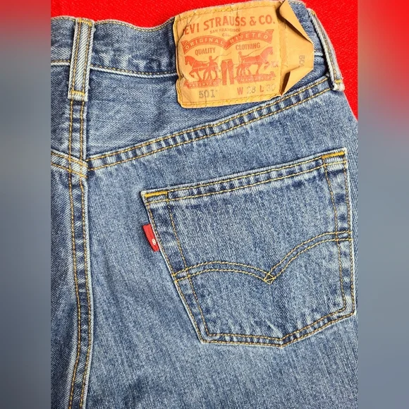 Classic Levi's 501 Jeans - Picture 4 of 10